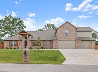 12437 Wildwood Dr, Rogers, AR 72756