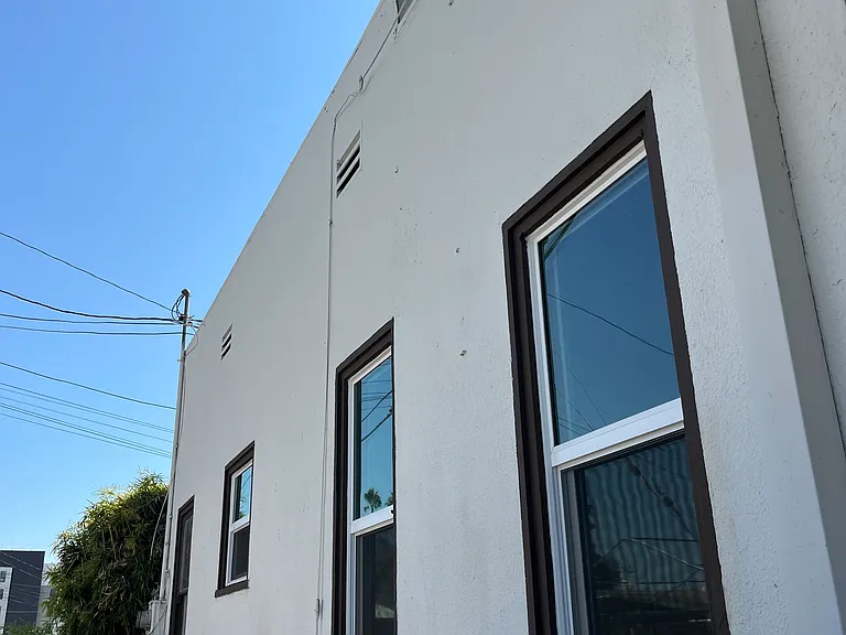 228 W Pearl St — Photo 2