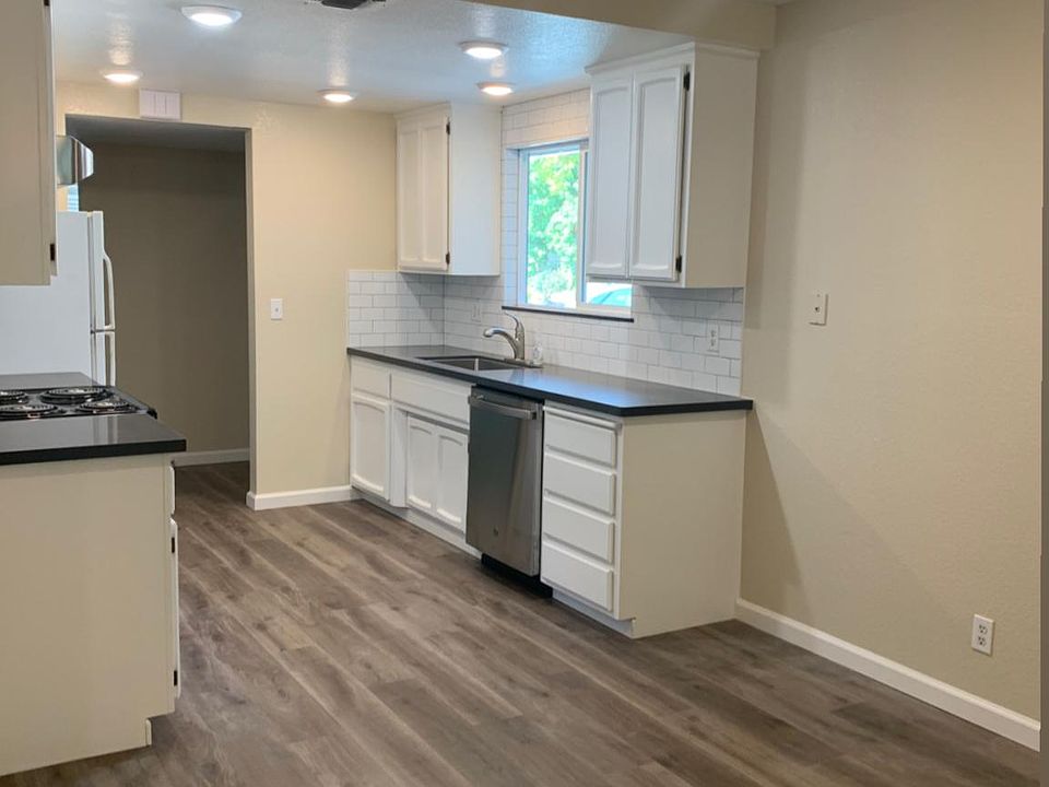 1st image of 895 Athan Ave