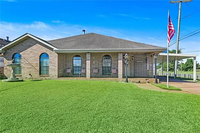 3 bed, 2.0 bath, 1579 sqft, $5,888 — Photo 1