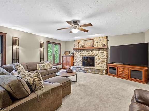 5th image of 607 Highwood Dr