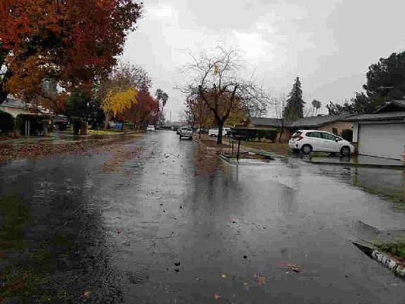 Exterior Neighborhood (street photo)