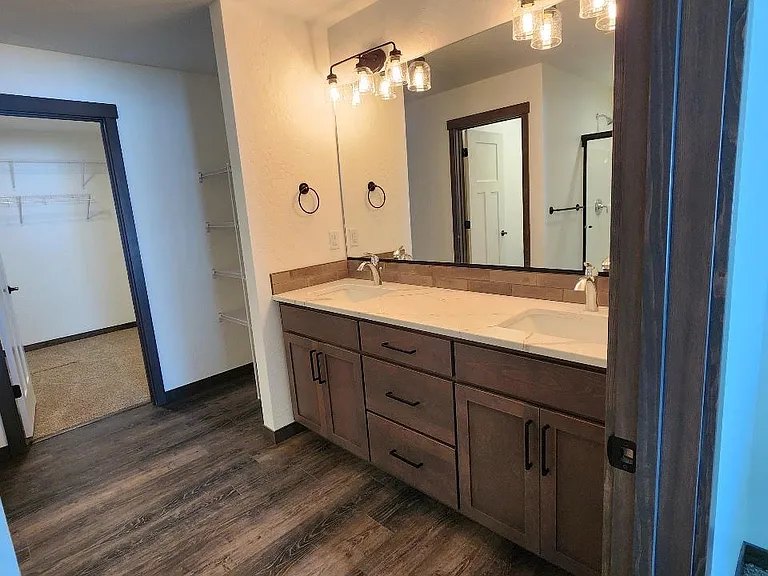 9033 Disc Ave — Photo 11