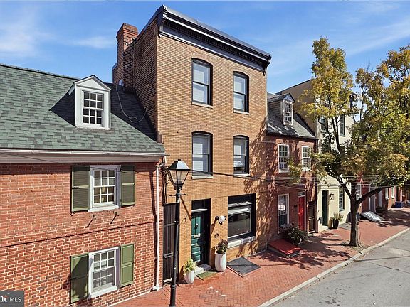 5th image of 1602 Shakespeare St
