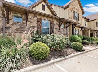 425 Baby Bear Dr, College Station, TX 77845