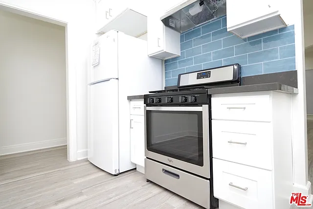 1142 S Mullen Ave — Photo 6
