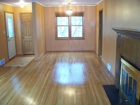 3rd image of 320 Fingal Dr