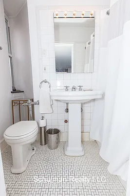 Sold by Schulman Realty LLC | media 11