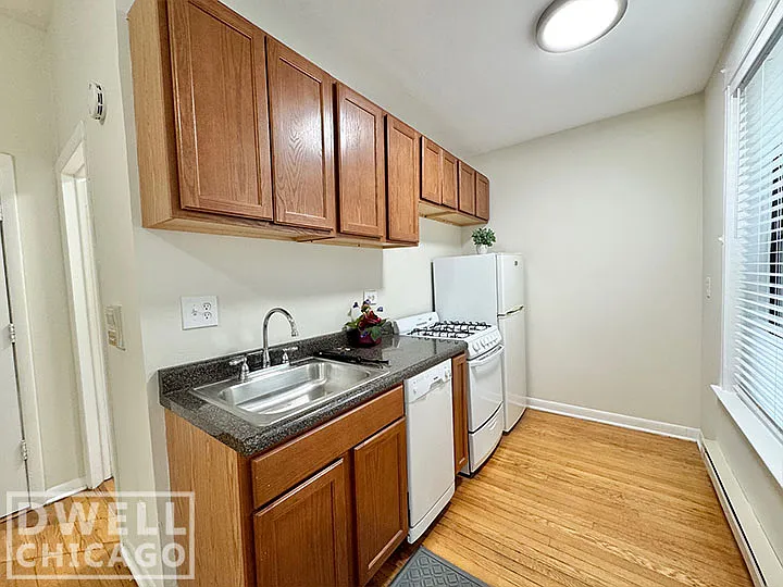 1 bed, 900 sqft, $1,995 — Photo 2