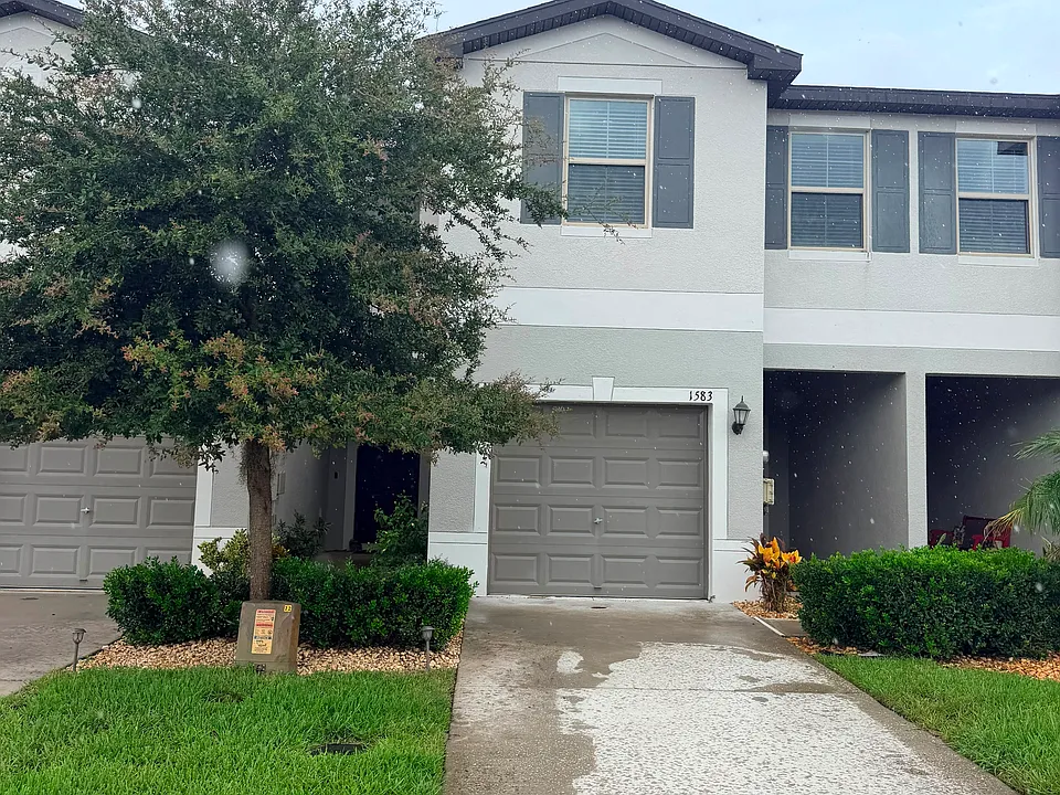 1583 Cassius St