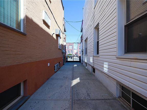 4th image of 1964 W 12th St
