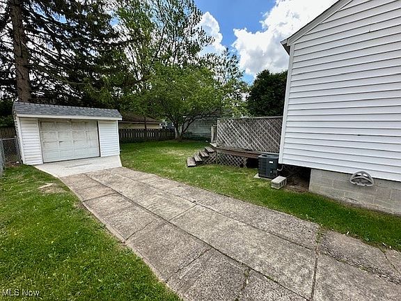 4th image of 5111 Lucydale Ave