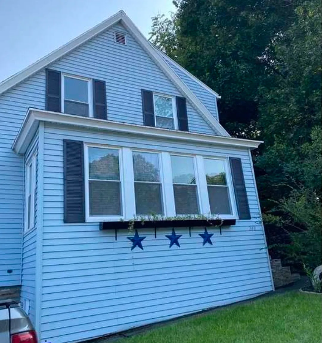 3 bed, 1.5 bath, 1041 sqft, $3,200 — Photo 1