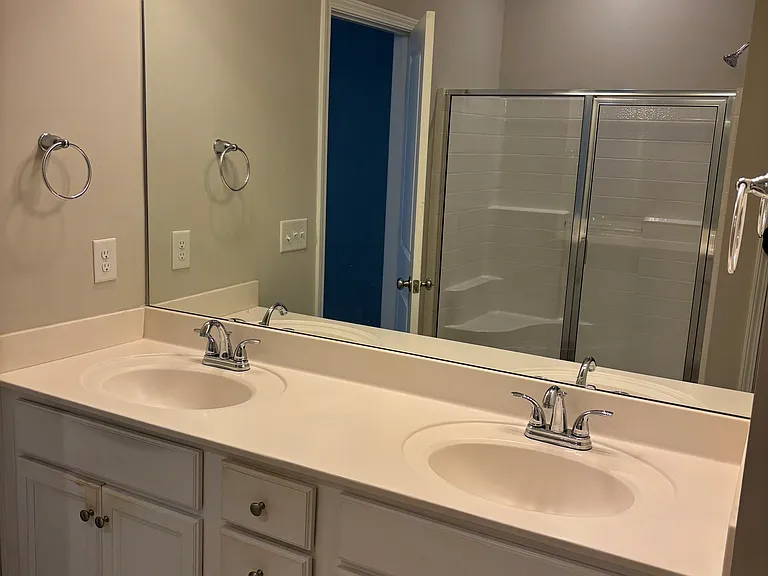 8925 Commons Townes Dr — Photo 10
