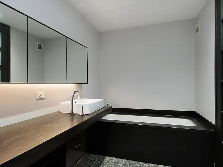 20 Pine St #607 — Photo 4