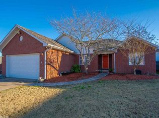 4 Zircon Dr, Maumelle, AR 72113