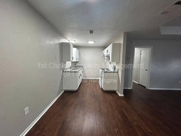 6320 Holiday Ln — Photo 4
