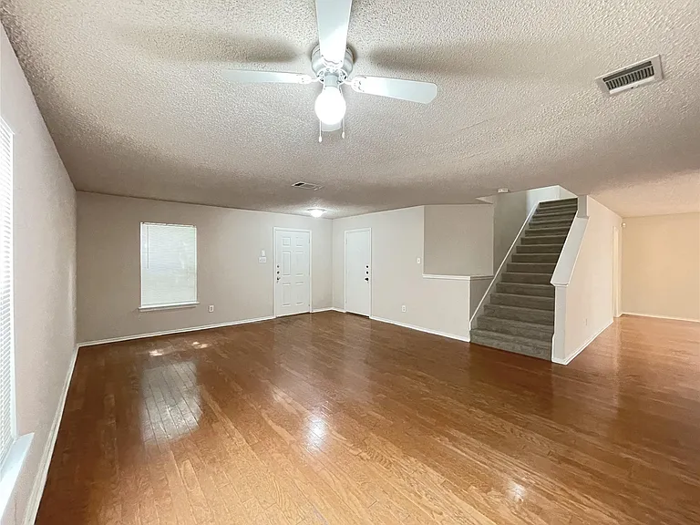 3079 Hill St — Photo 5