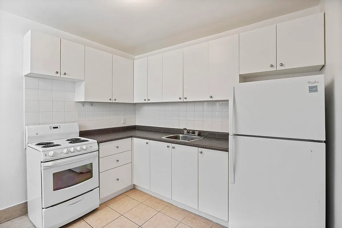 Building Photo - 2903 Saint Clair Ave E #BACHELOR