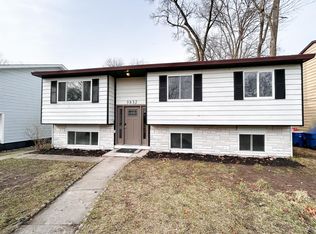 5832 Opaline Dr, Waterford, MI 48327
