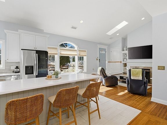 5th image of 73 Congdon St