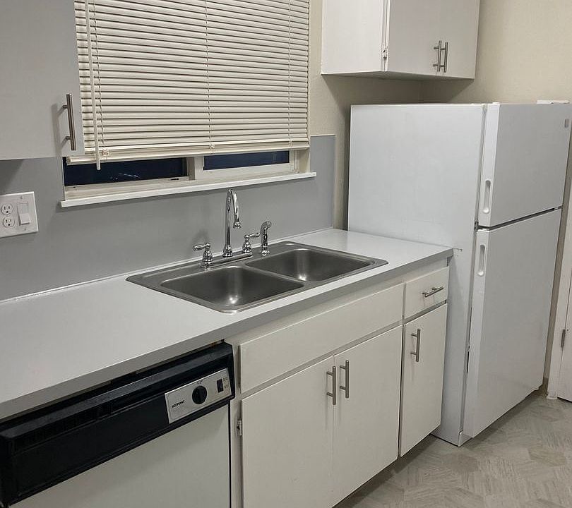 1st image of 1602 B St SE APT 5