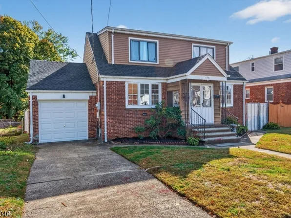 220 Hillman Dr, Elmwood Park Boro, NJ 07407