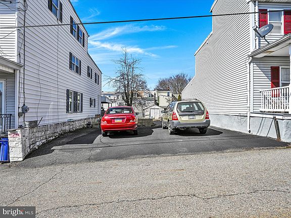 4th image of 606 School St