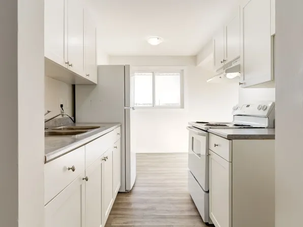 11707 80th St NW #9, Edmonton, AB T5B 2N4