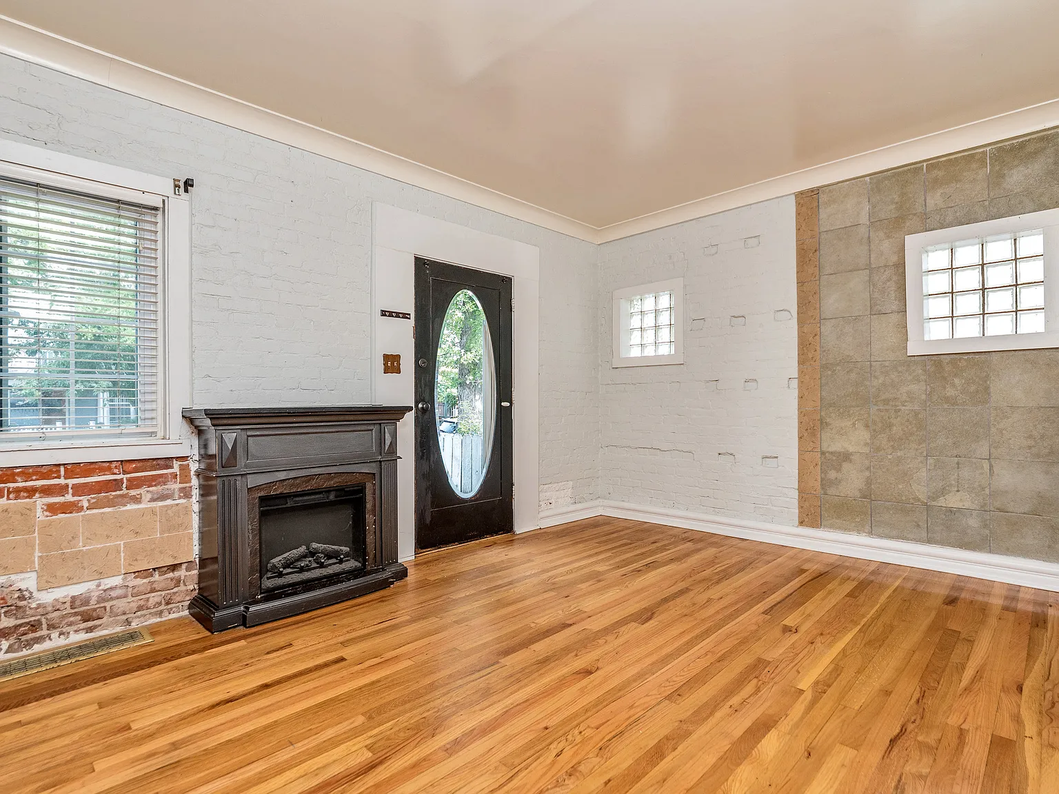 116 West Maple - 2A — Photo 2