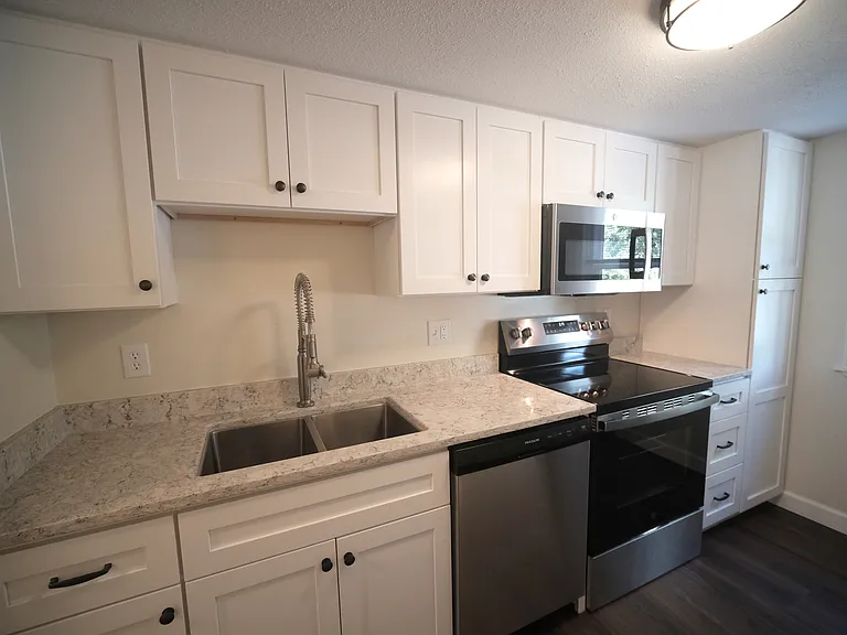 3114 E Covenanter Dr — Photo 3