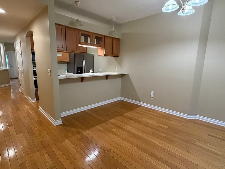 2122 Clinton St — Photo 14