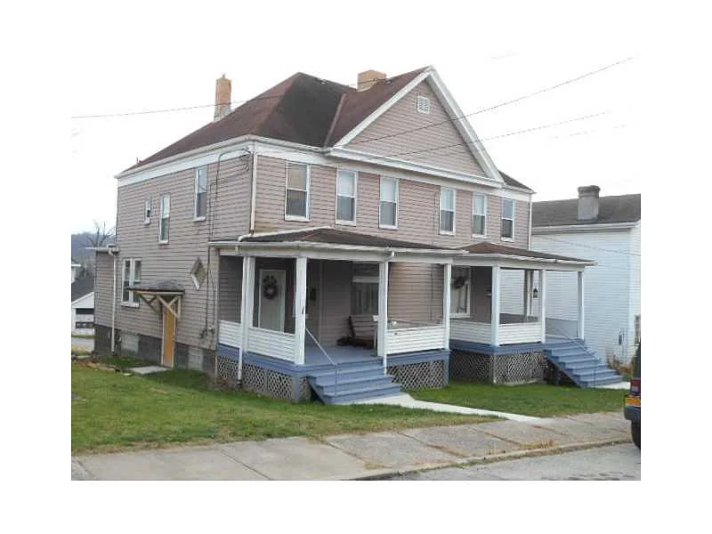 208 Henry St photo 1
