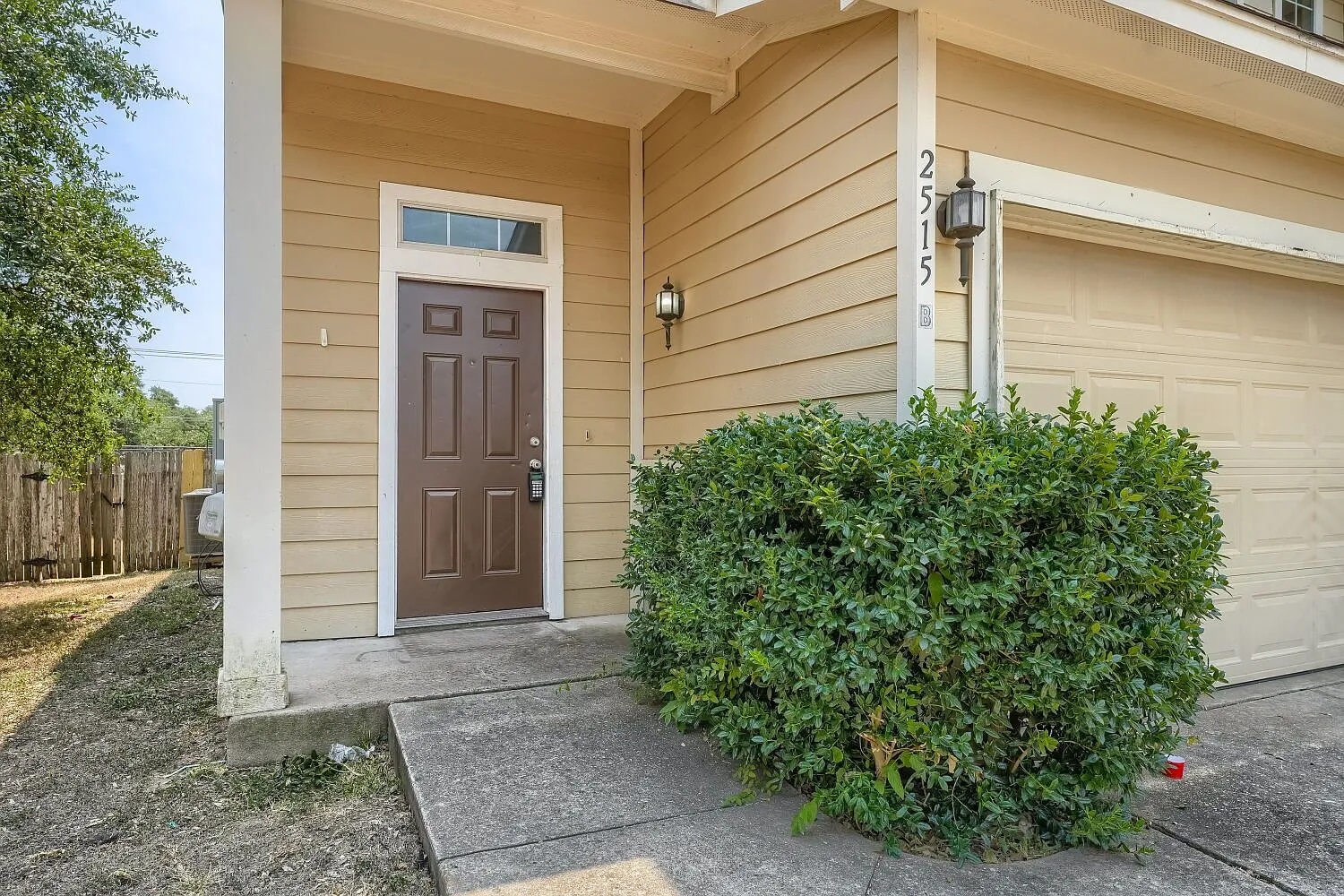 3 bed, 2.5 bath, 1516 sqft, $1,795 — Photo 2
