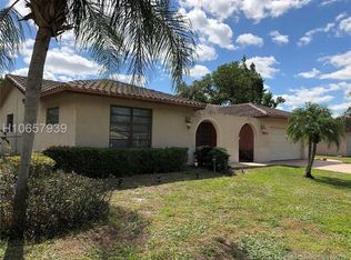 1200 SW 71st Ave, Plantation, FL 33317