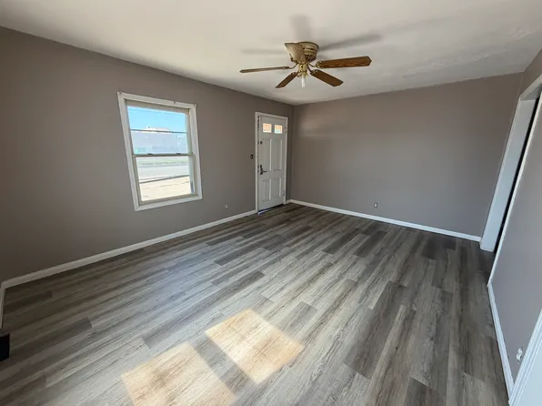322 W Cloud St, Salina, KS 67401