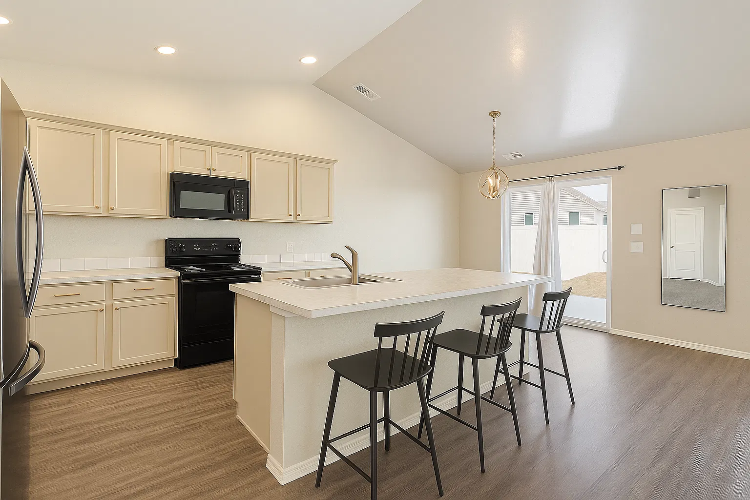 3 bed, 1364 sqft, $2,300 — Photo 4