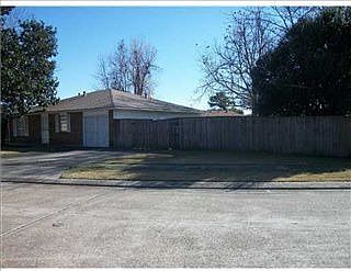 2nd image of 905 W Krueger Ln