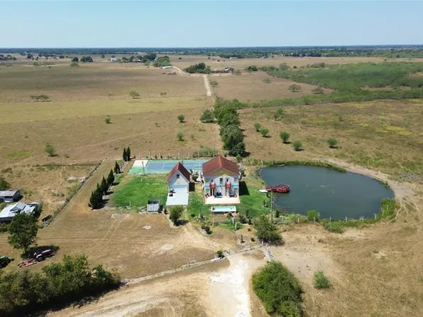 10867 Highway 36, Wallis, TX 77485
