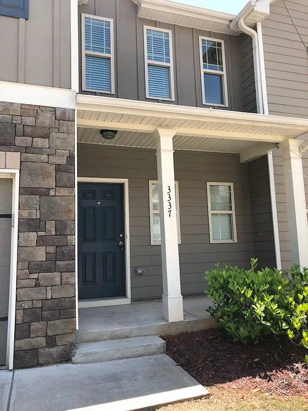 Gorgeous Townhome In Kennesaw! — Photo 2