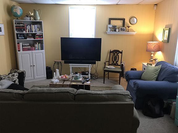 1009 W. 9th - Living Room