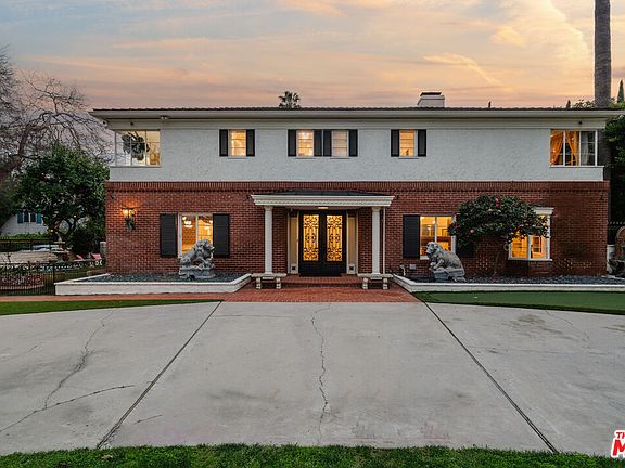 4th image of 10514 Camarillo St