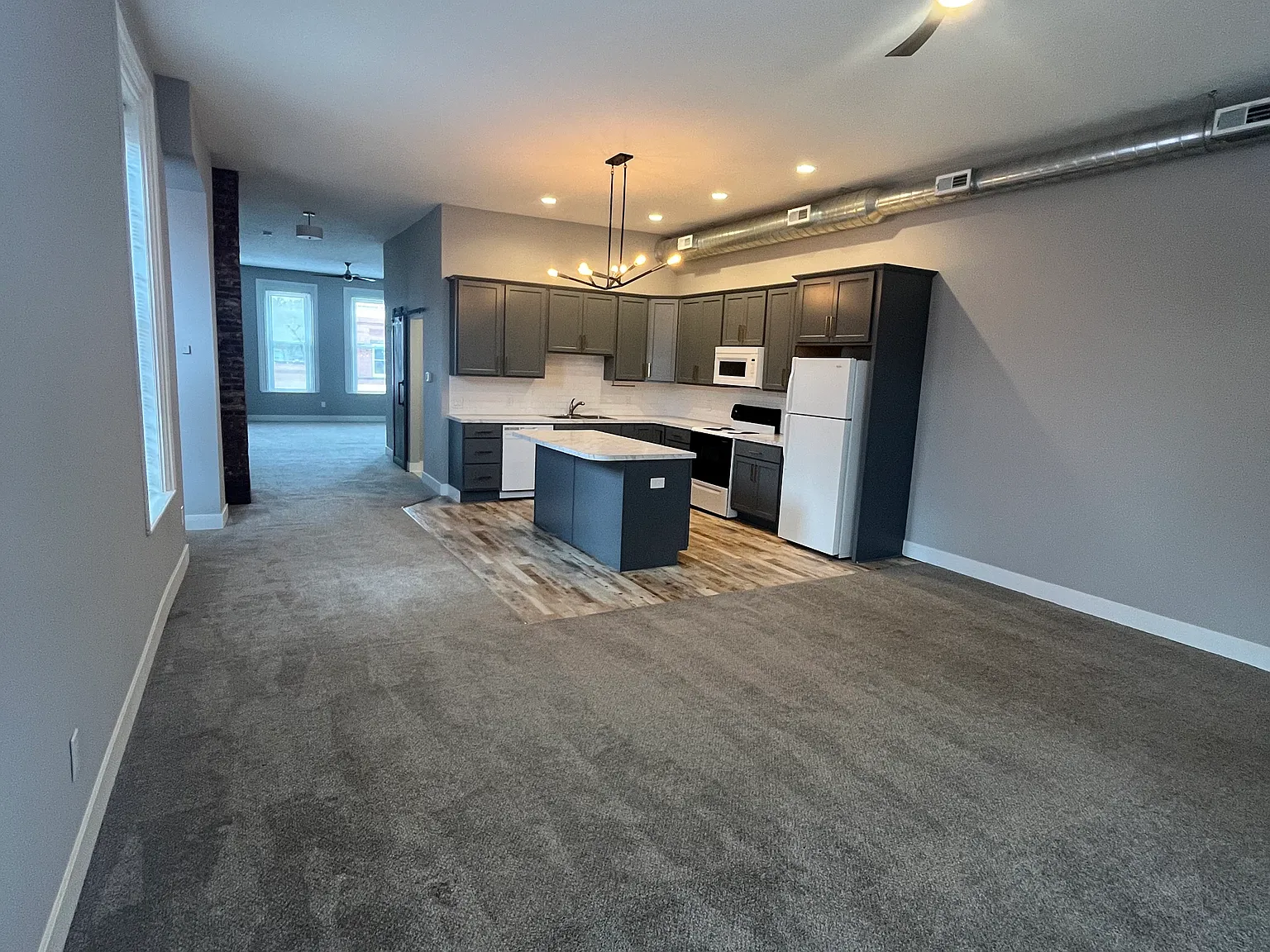 138 Canal St N — Photo 3