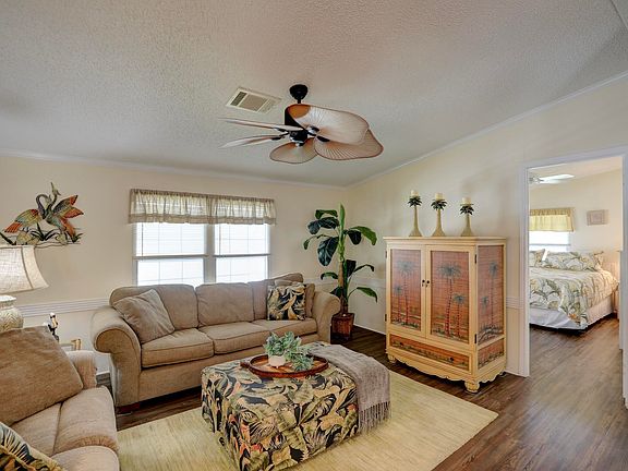 4th image of 1032 Wren Cir
