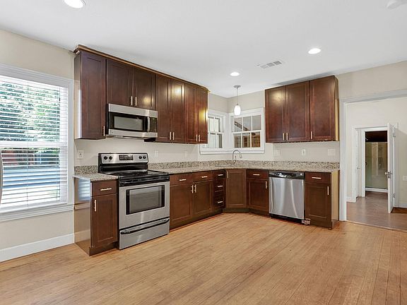 4th image of 436 W Holland St