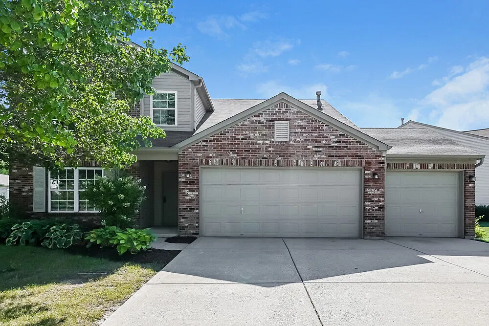 4 bed, 2.5 bath, 1978 sqft, $3,040 — Photo 1