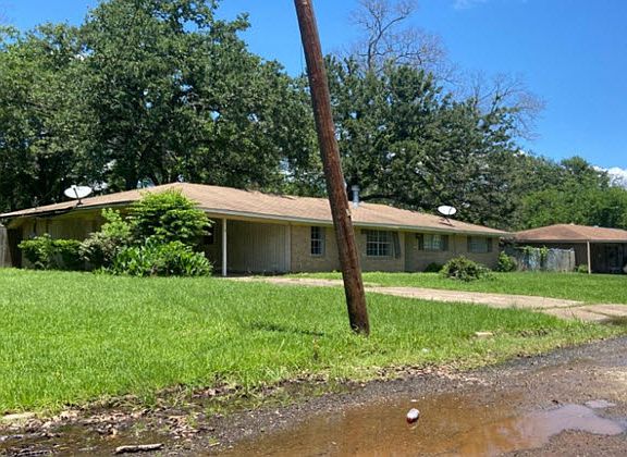 3rd image of 129 Briar Ln