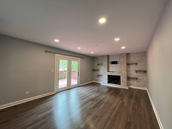 5th image of 17 N Bristol Ct