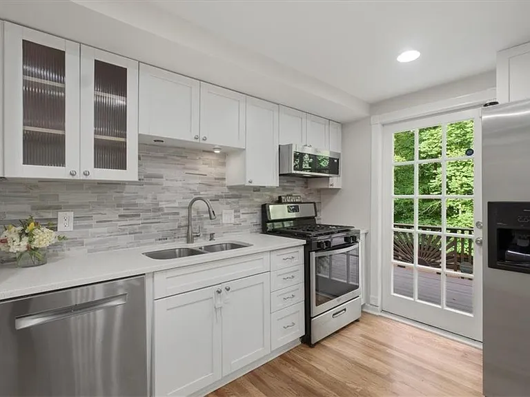 9470 Hillside Dr — Photo 11