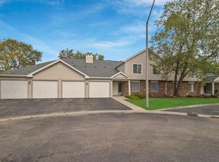 7020 Remington Ct APT 101, Woodridge, IL 60517
